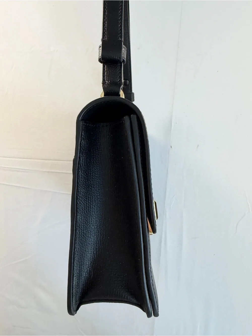 Kate Spade Phoebe turn lock Black Leather Shoulder Bag with Gold Hardware